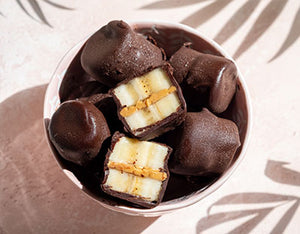 BITES DE CHOCOLATE-BANANA CON CREMA DE CACAHUATE